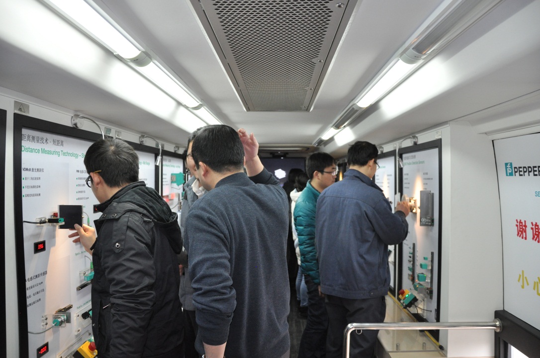 倍加福携多款传感器探访球友会公司-5.jpg